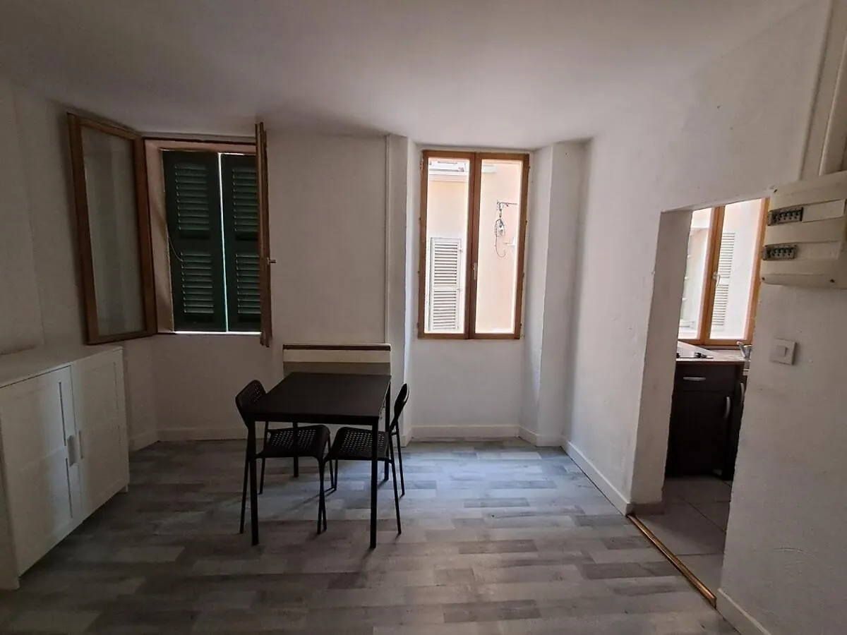 Apartment Budgetbnb Larmodieu 1 Toulon