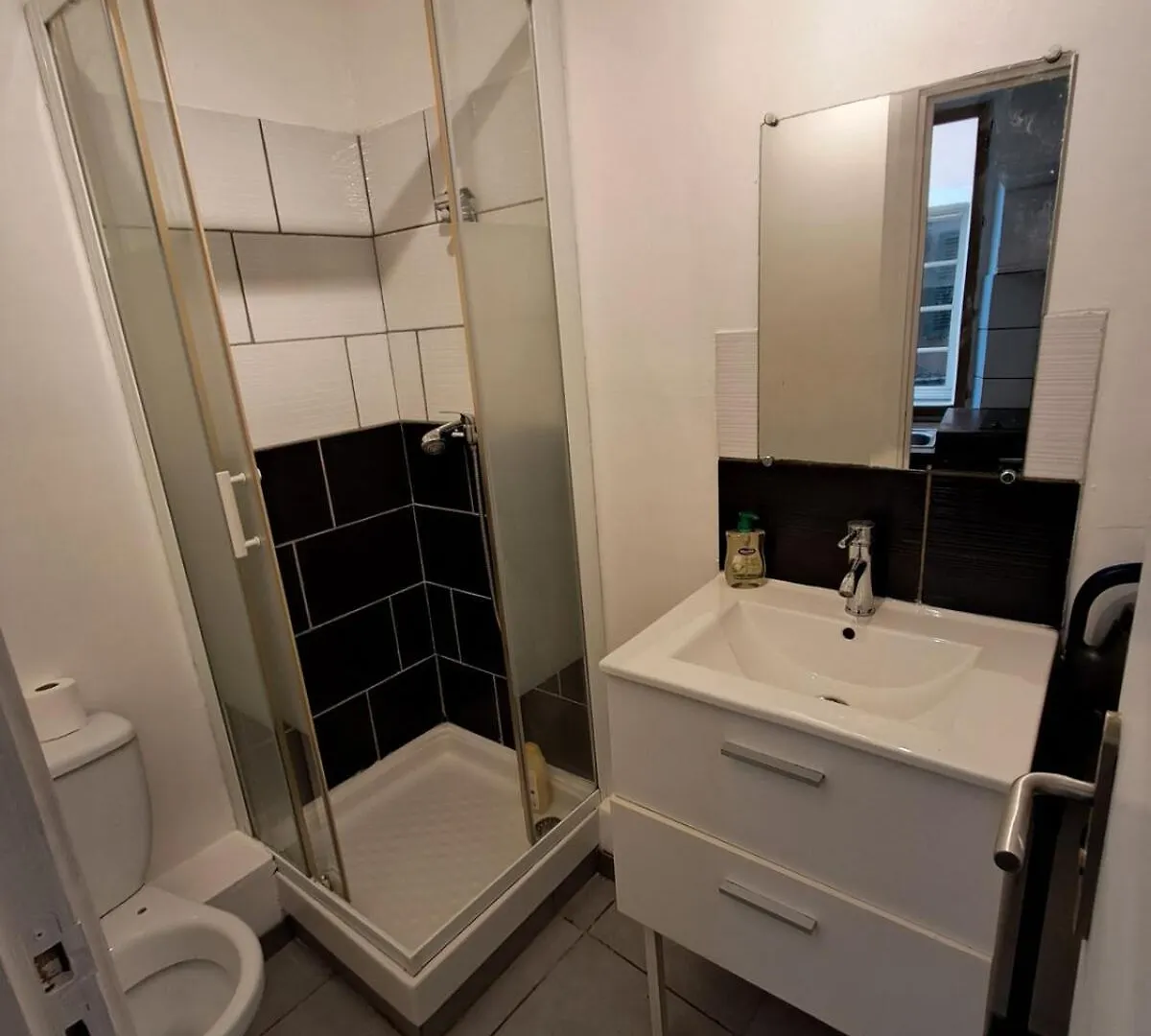 Budgetbnb Larmodieu 1 Toulon Apartment